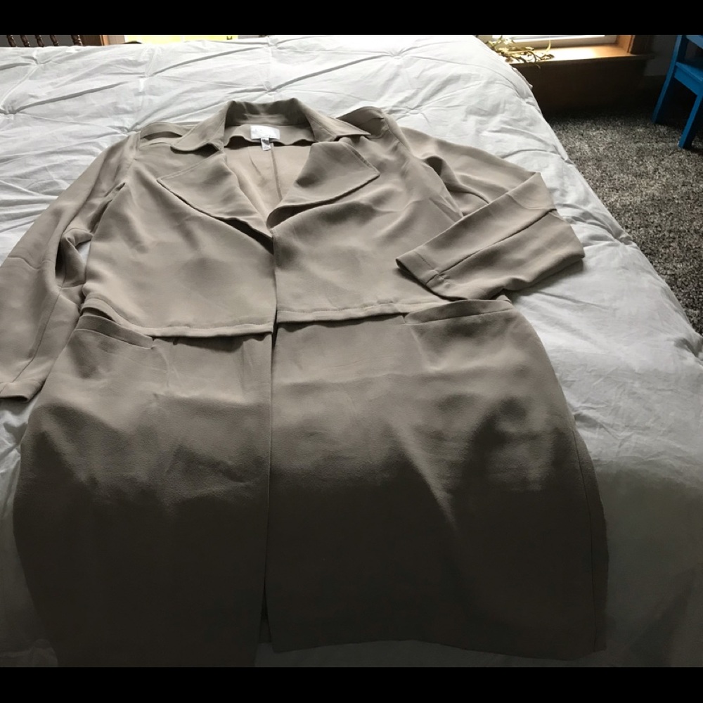 Light weight coat with two pockets